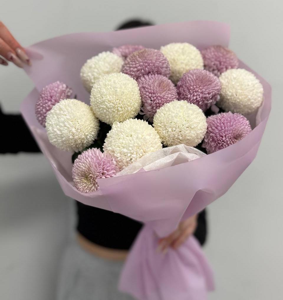 Букет из 15 пушистых одноголовых хризантем