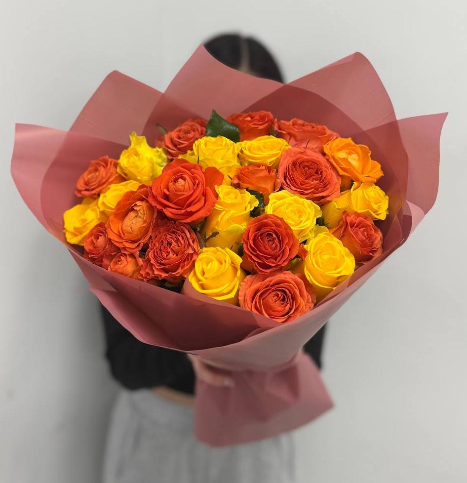 25 цитрусовых роз в оформлении