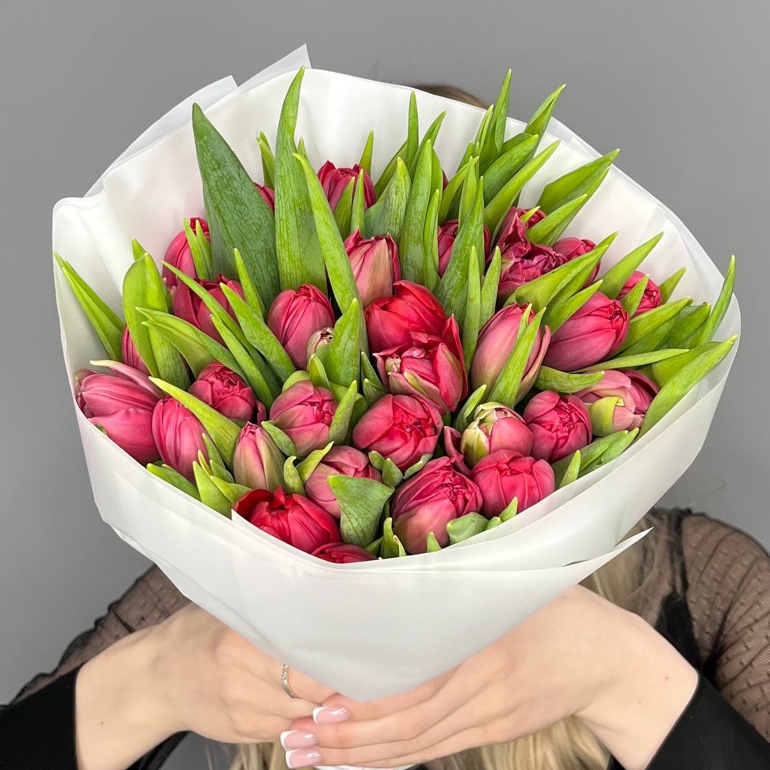 35 розовых пионовидных тюльпанов