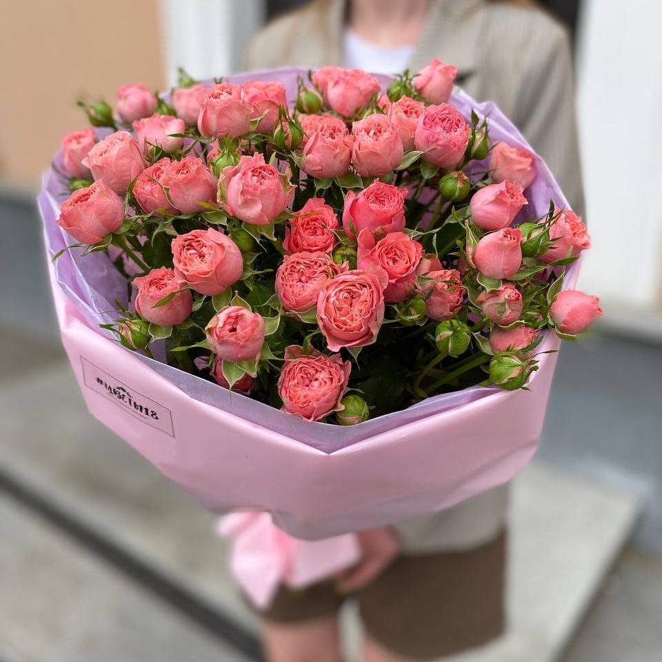 Букет из розовых пионовидных кустовых роз XL
