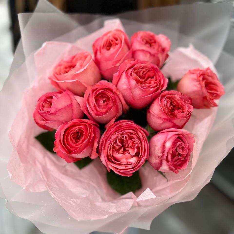 Букет из 11 розовых пионовидных роз
