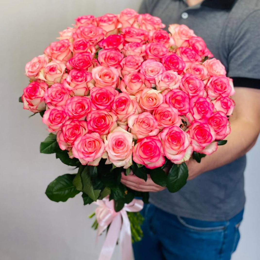 Букет из 51 бело-розовых роз 50/60 см под ленту