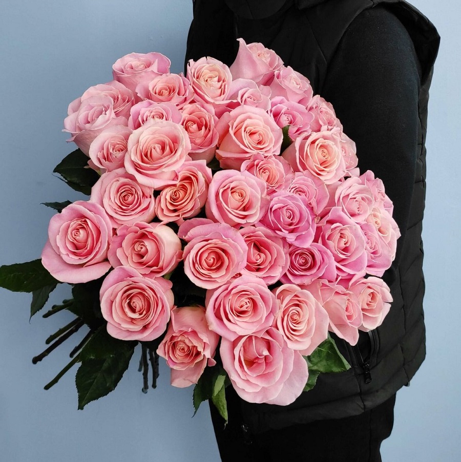 Букет из 35 розовых эквадорских роз 60 см