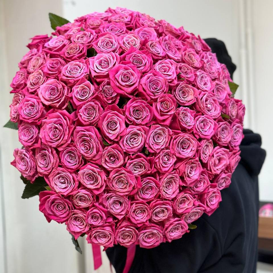 Букет из 101 малиновой розы 50/60 см под ленту