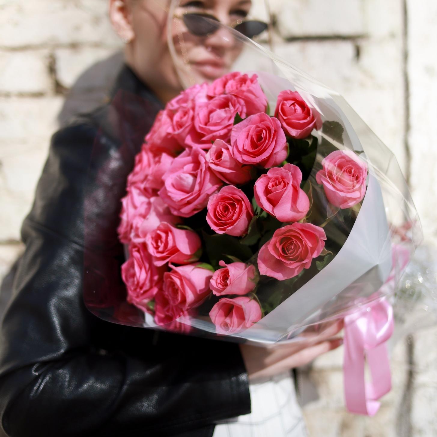 Букет 25 ярко-розовых роз 40 см