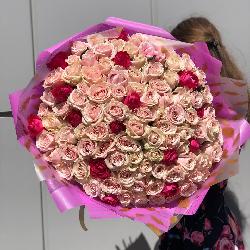 Букет из 101 разноцветной розы 70 см