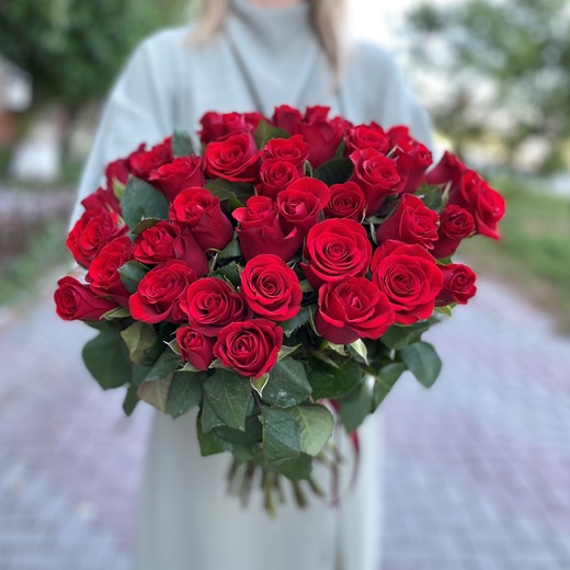 Букет из 51 красной розы 40 см под ленту