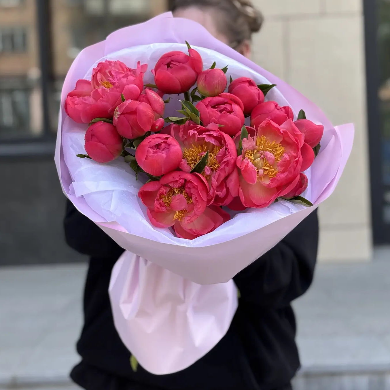 Букет "15 коралловых пионов"