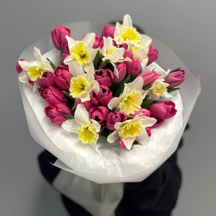 Букет "Тюльпаны с нарциссами"