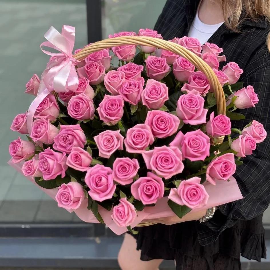 Корзина из 51 розовой розы 50/60 см