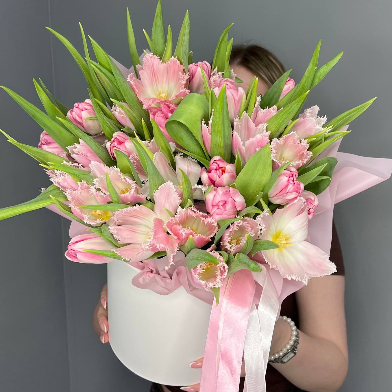 Композиция из 35 пионовидных тюльпанов