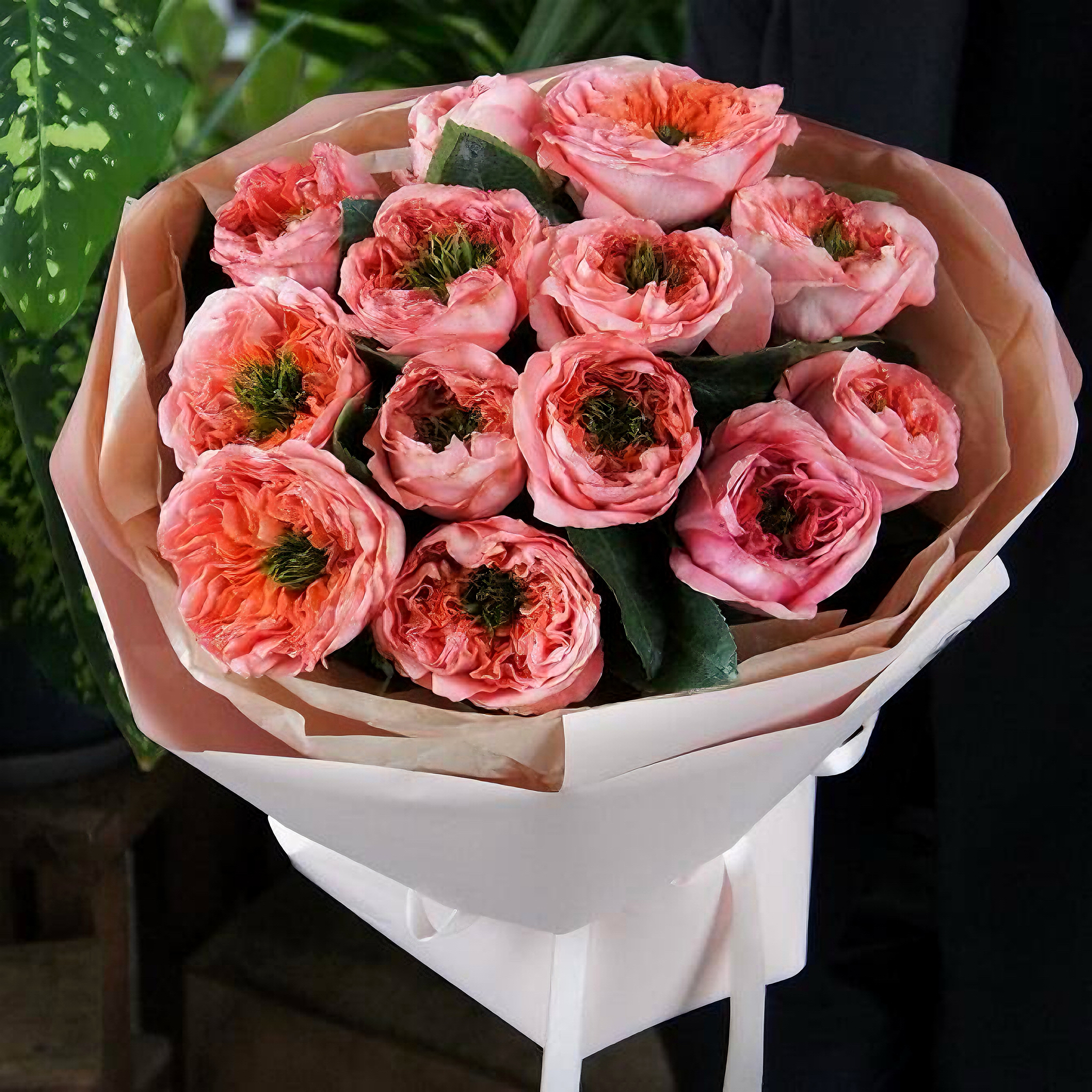 15 роз Мандарин Экспрешн в оформлении