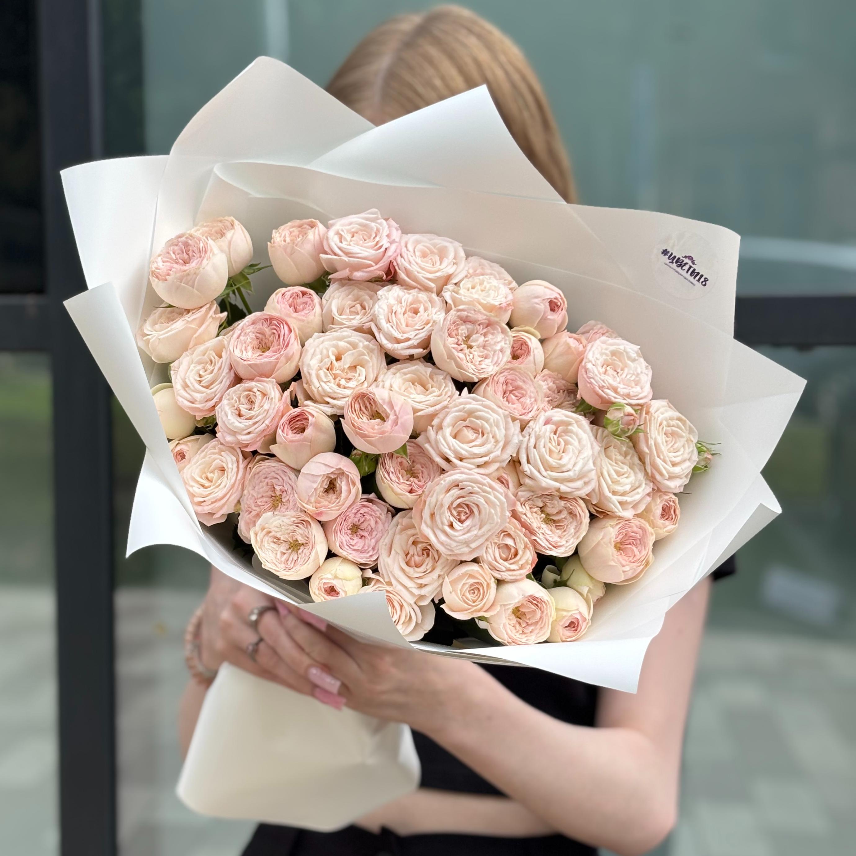 25 нежно-розовых кустовых роз