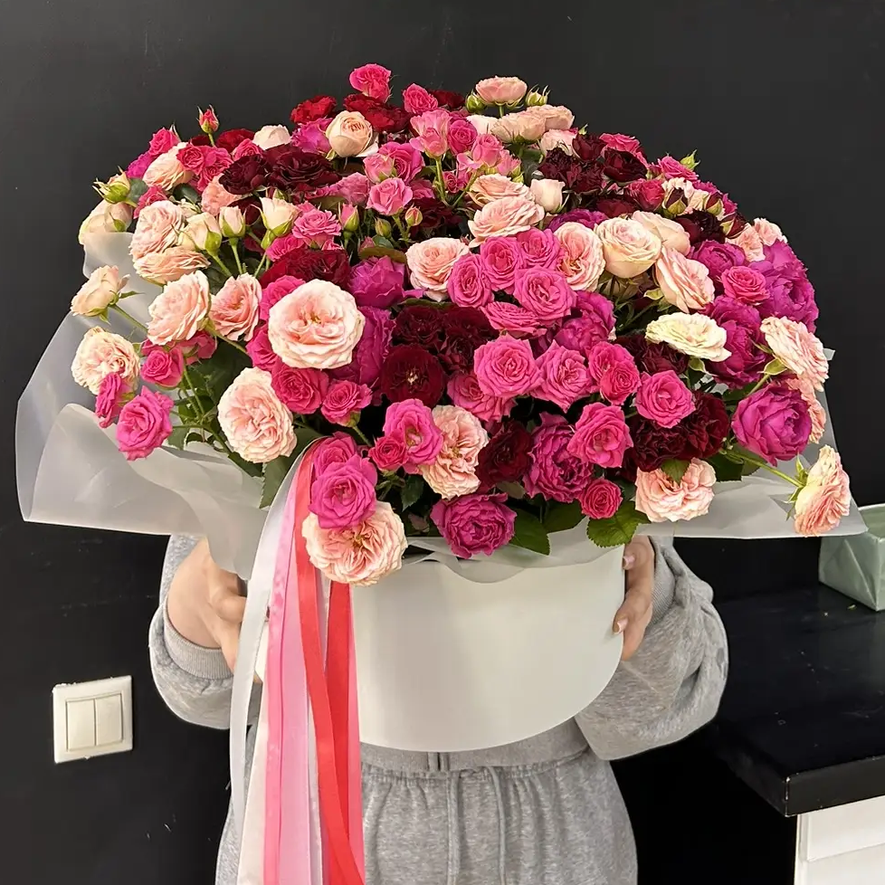 Яркий микс из кустовых роз в коробке XL