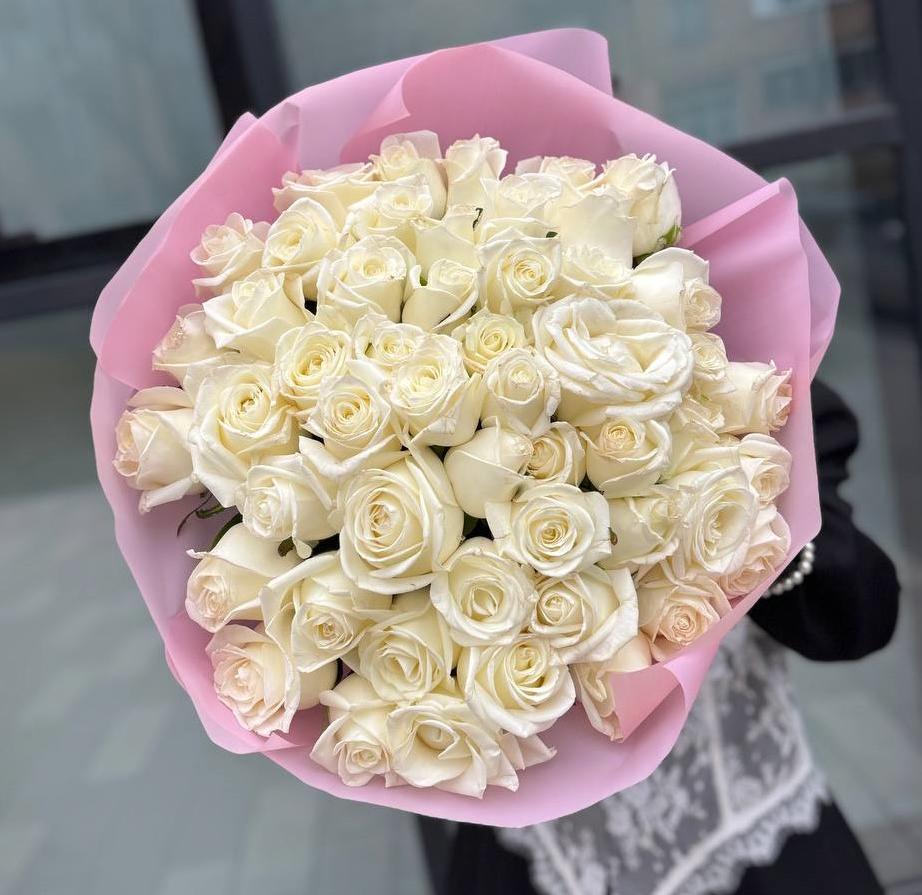 Акция! 51 белая роза в оформлении