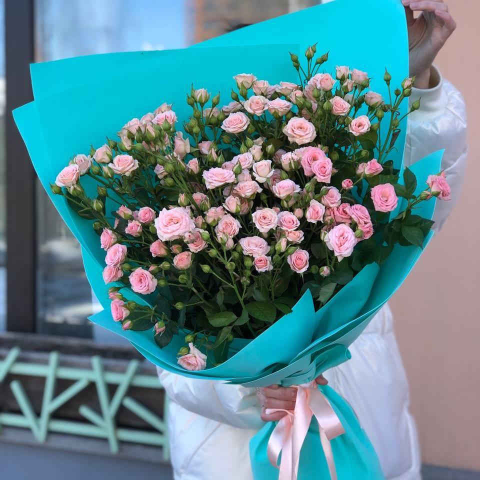 Гигант из кустовых роз