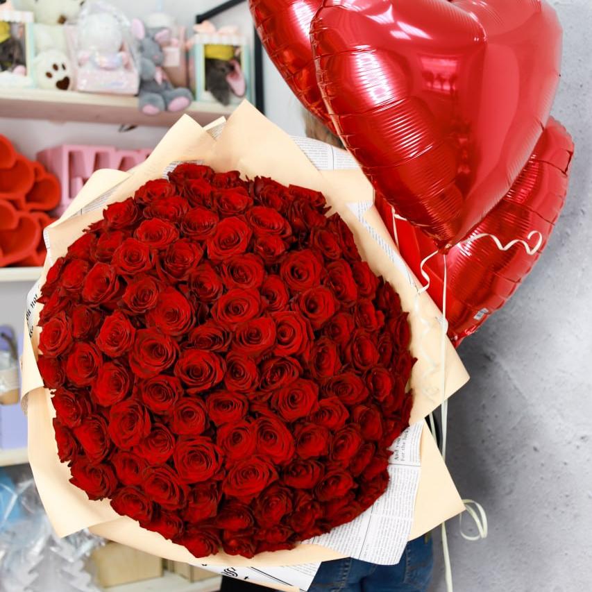 101 красная роза (60 см) + 3 сердца