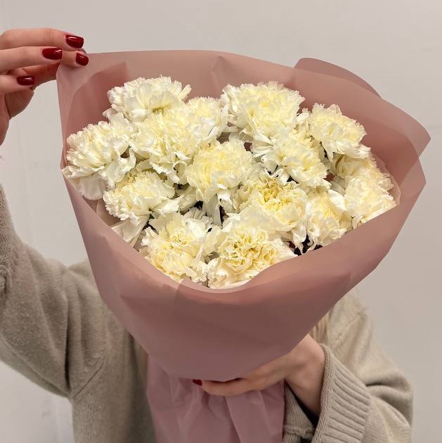 15 белых диантусов