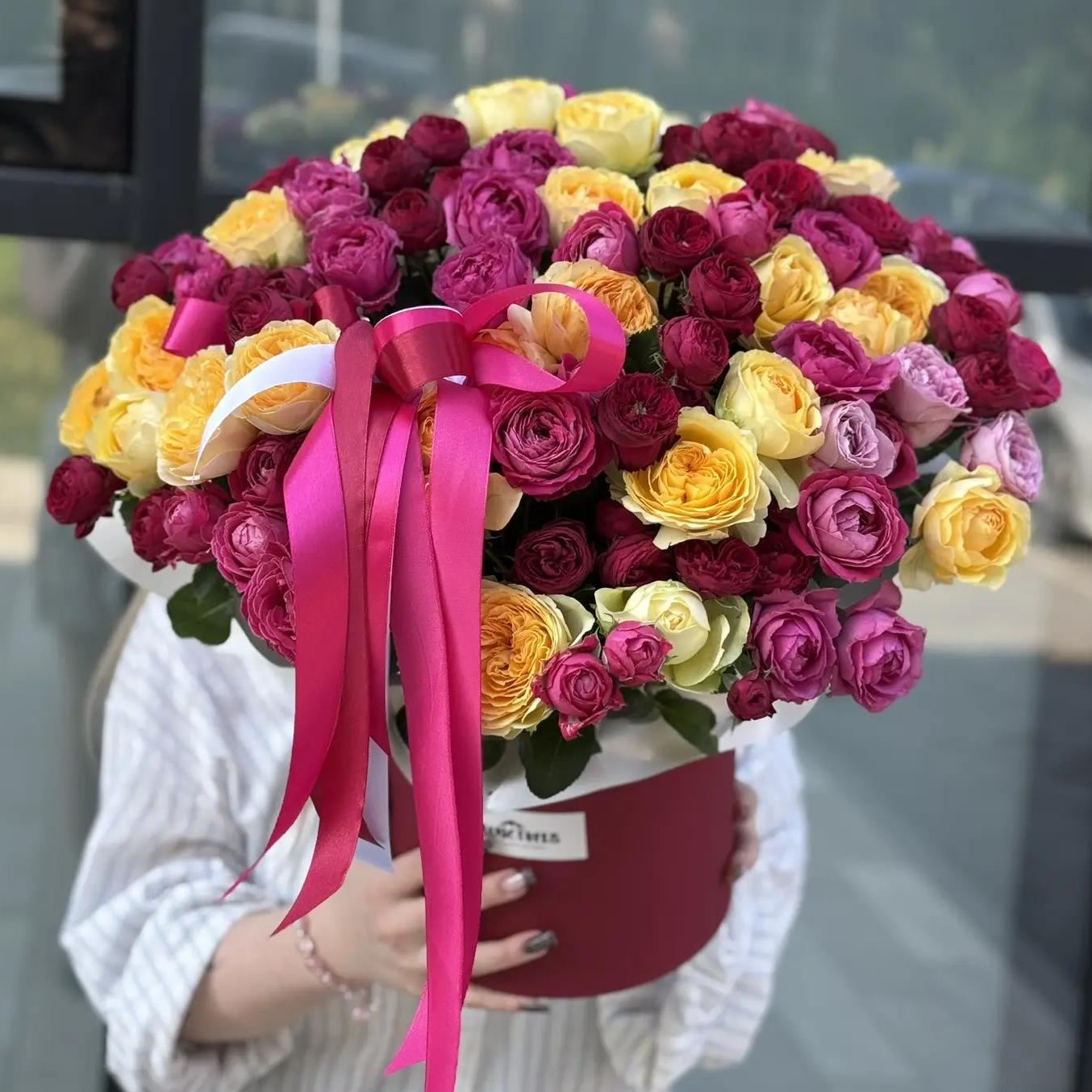 Яркий микс из кустовых роз в коробке XL