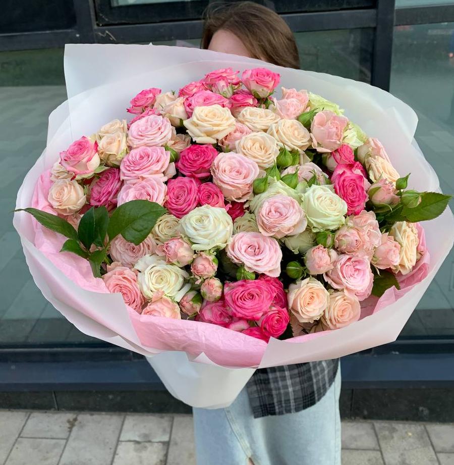 Нежный микс из 25 кустовых роз