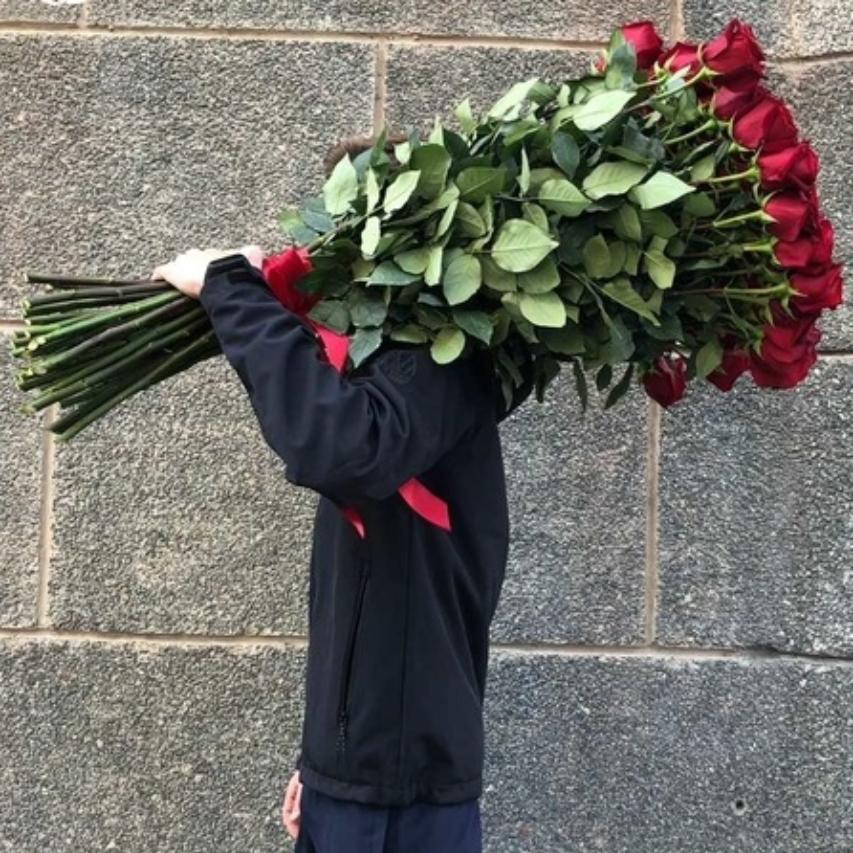 51 красная роза 120/130 см под ленту