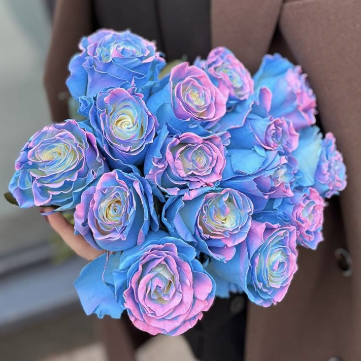 Букет из 15 неоновых роз