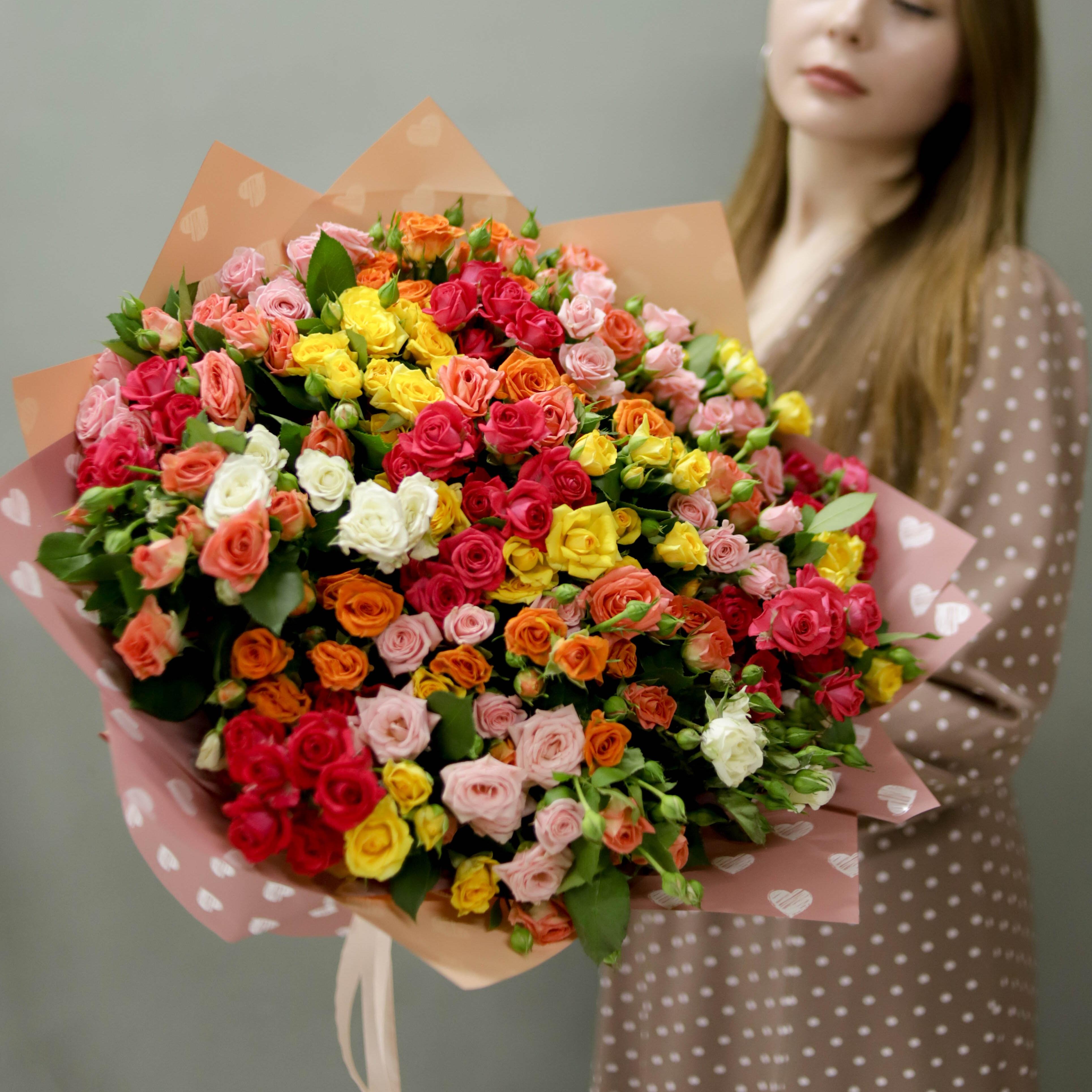 Букет из 35 кустовых разноцветных роз
